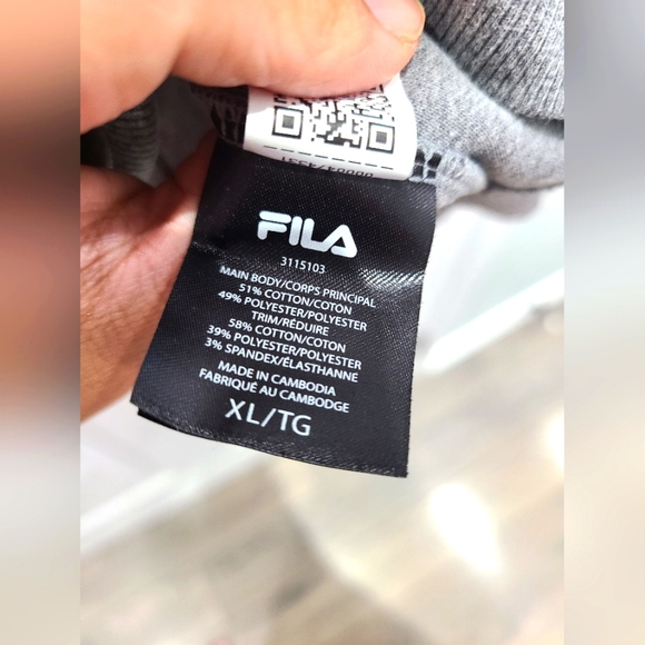 Fila Crew Neck Sweater. Never been worn! SIZE XL - Picture 3 of 4
